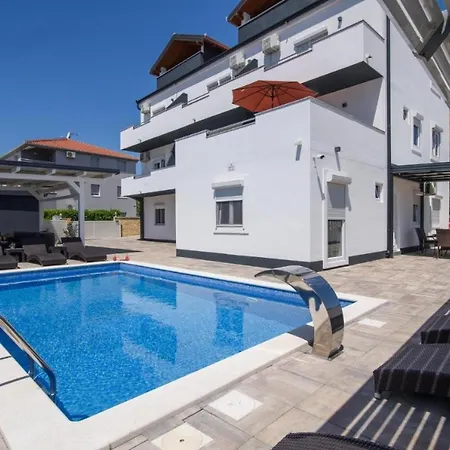 In Okrug Gornji With Sea View, Balcony, Air Conditioning, Wifi 5134-7 Trogir